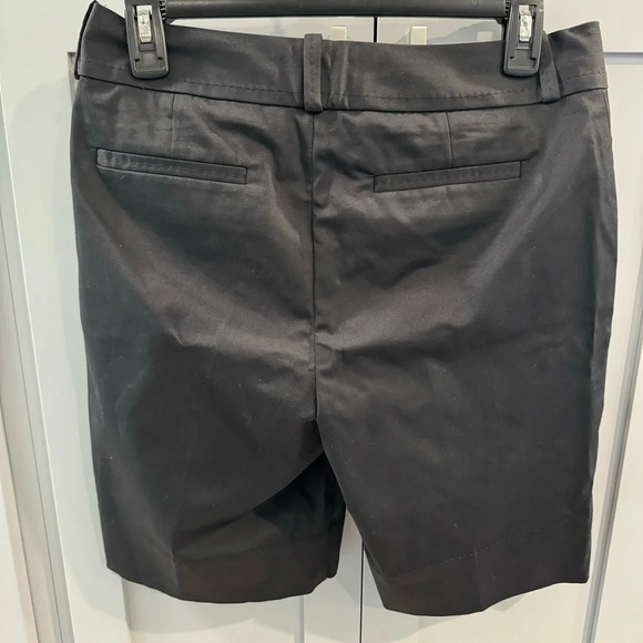 Banana Republic NWOT Black Martin Fit Bermuda Shorts size 4 - Picture 4 of 8